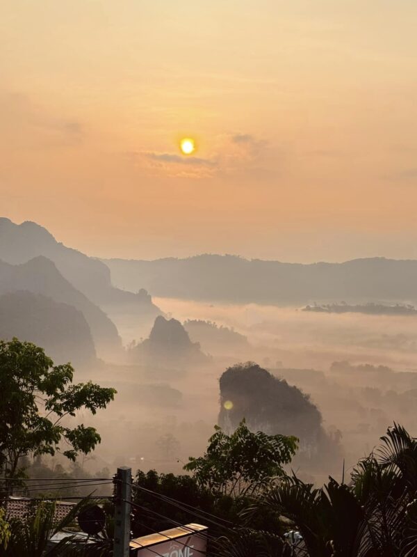 วิวหมอกช่วงพระอาทิตย์ตก โฮมสเตย์บ้านอาหรั่ง รูปที่ 1