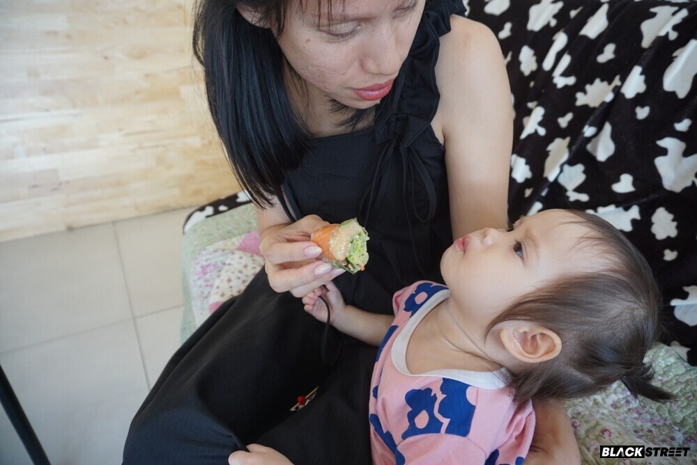 รูปภายในร้าน ถ่ายกับเด็กๆ