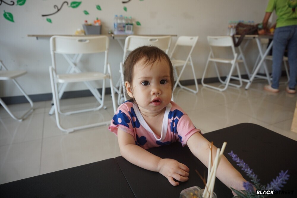 Gig Salad & Godzilla Coffee กับ น้องนามิ