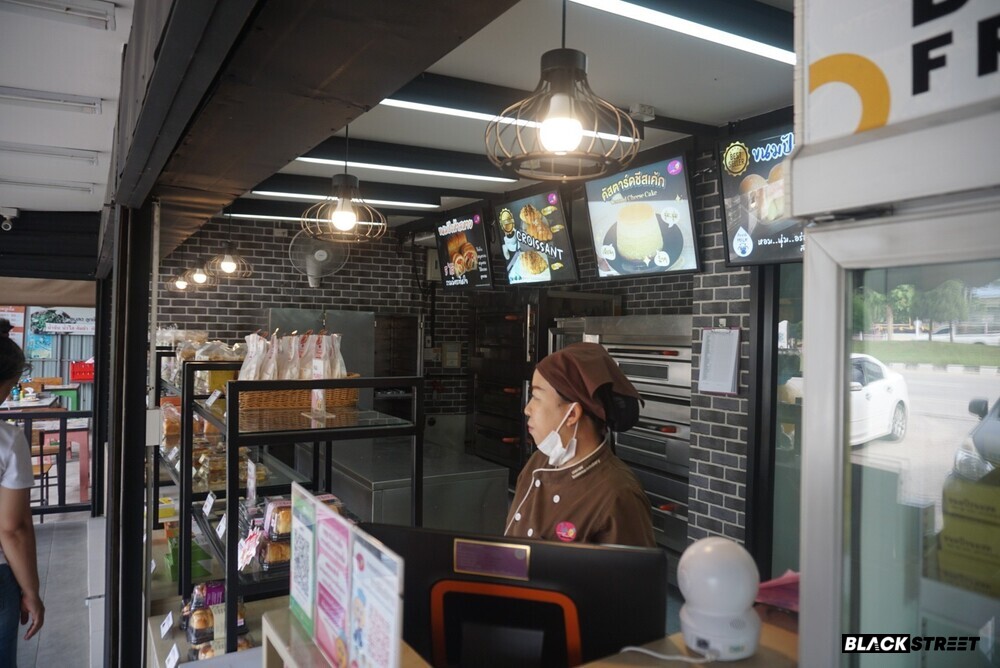 พนักงานของร้านโอชิน