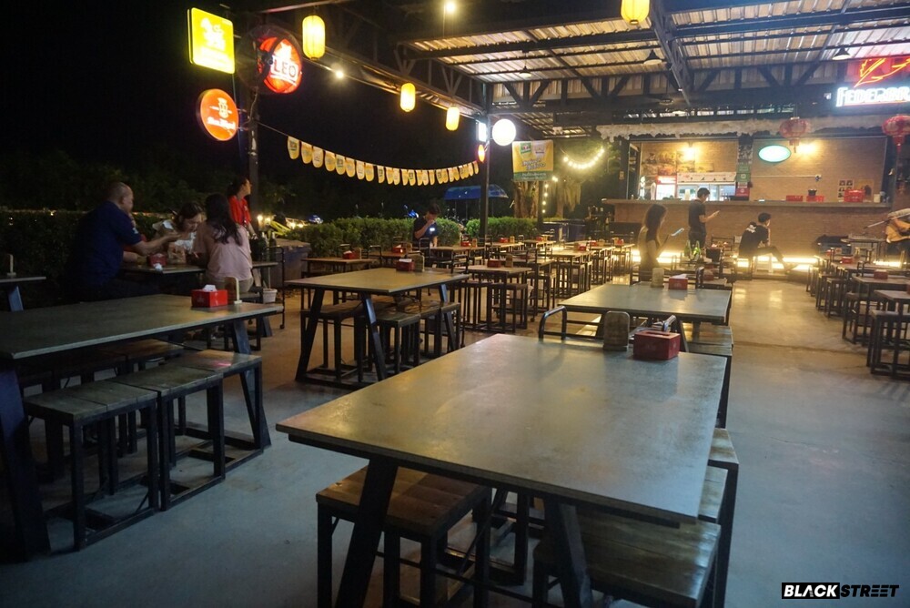 มุมที่เห็นโคมไฟเล็ก ๆ 