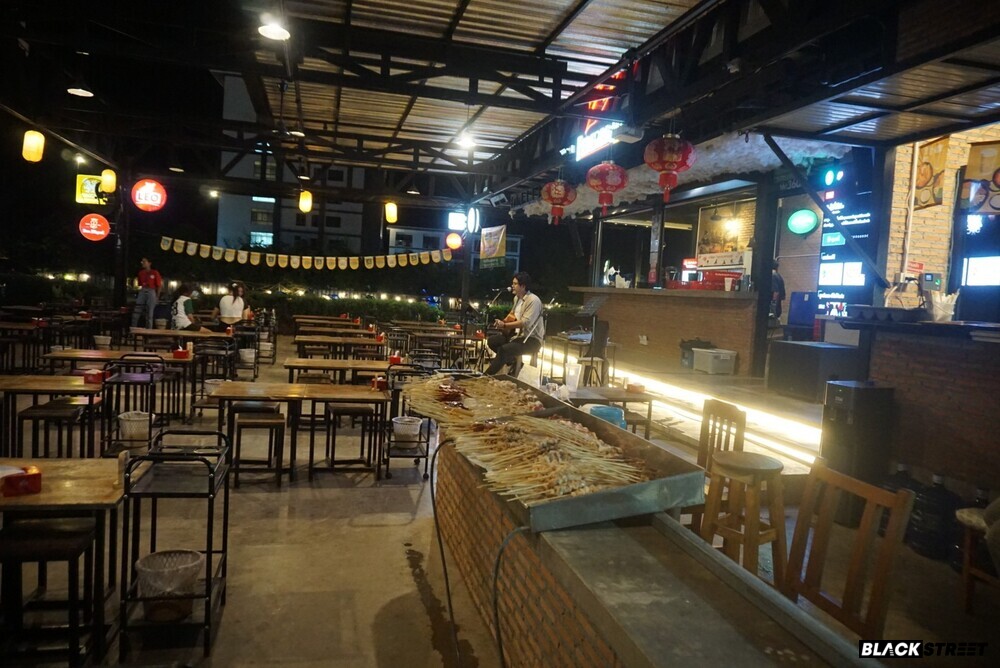 รูปถ่ายด้านข้างของร้าน