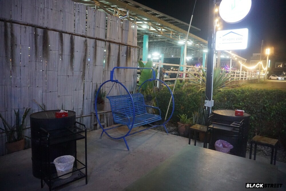 โ๖ีะนั่งด้านนอก ติดกับ ฟ้าใส หมูกระทะ