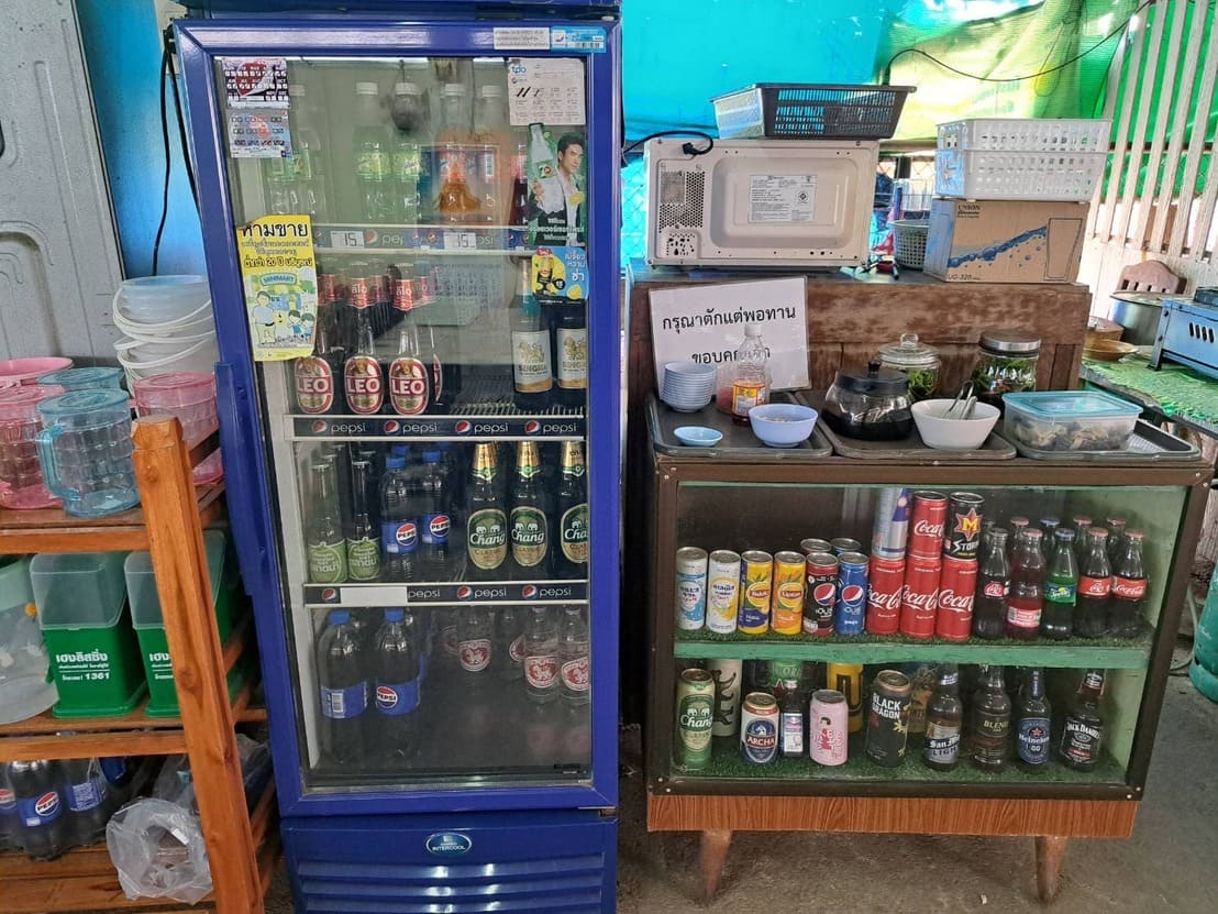 โซนขายเครื่องดื่มร้าน ลาบเก๊า พะเยา