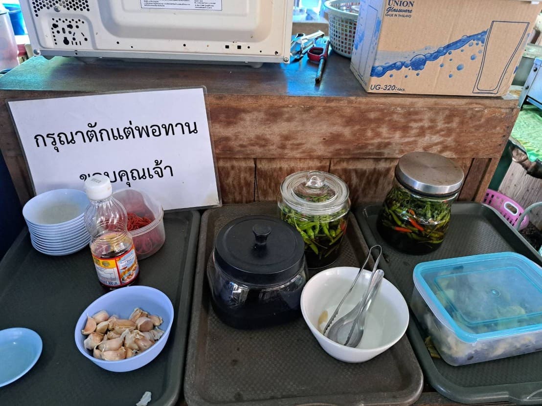 โซนผักสด กับ พริกดอง