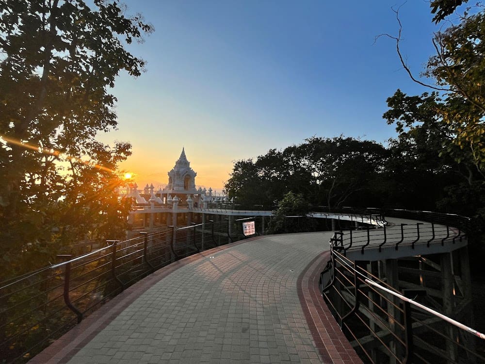 รูปวิวพระอาทิตย์ตกดินที่สกายวอร์คพะเยา