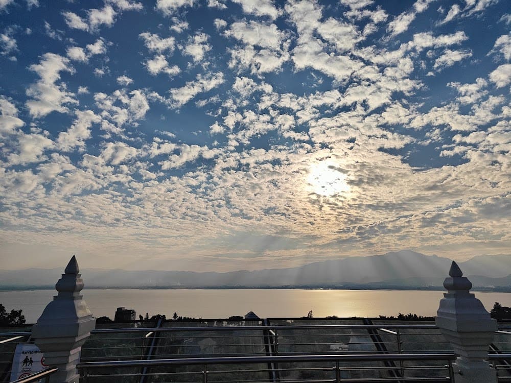 พระอาทิตย์ตกดิน บรรยากาศดีสุดๆ