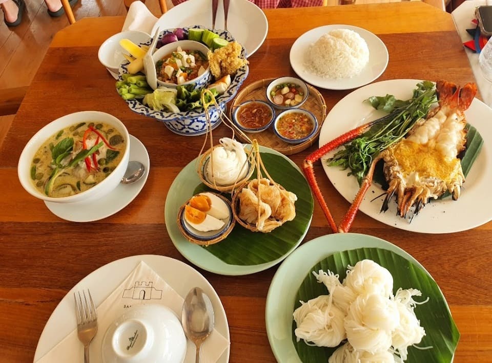เมนูอาหาร บ้านป้อมเพชร อยุธยา