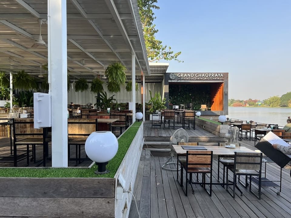 ร้านอาหารริมน้ำ แกรนด์เจ้าพระญา อยุธยา