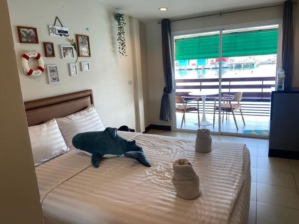 ห้องพักสะอาด บ้านคุณยายโฮมสเตย์แสมสาร