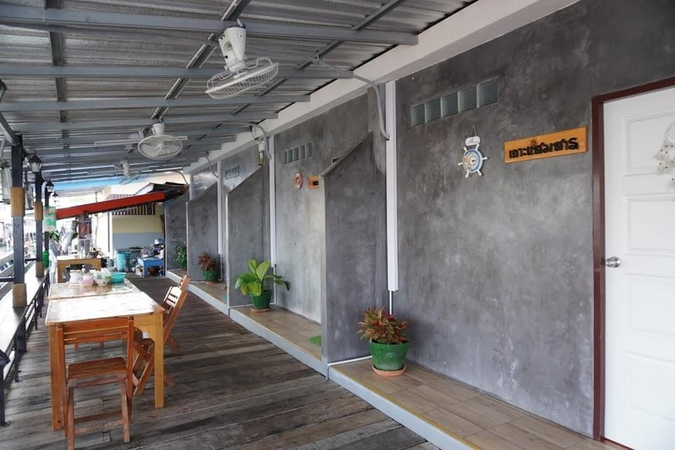 บริเวณห้องพัก บ้านคุณยายโฮมสเตย์แสมสาร