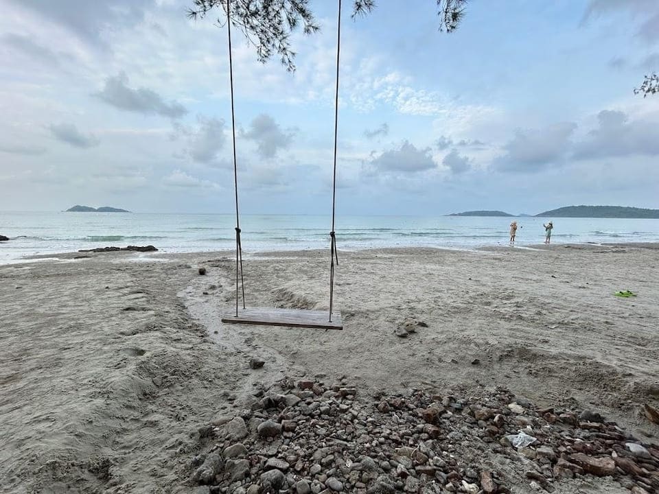 วิวสวยๆ มุมถ่ายรูปเก๋ๆ บ้านพักรับรองหาดน้ำใส