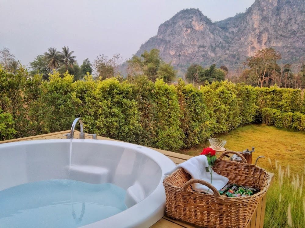 อ่างจากุชชี่ กับ วิวภูเขา