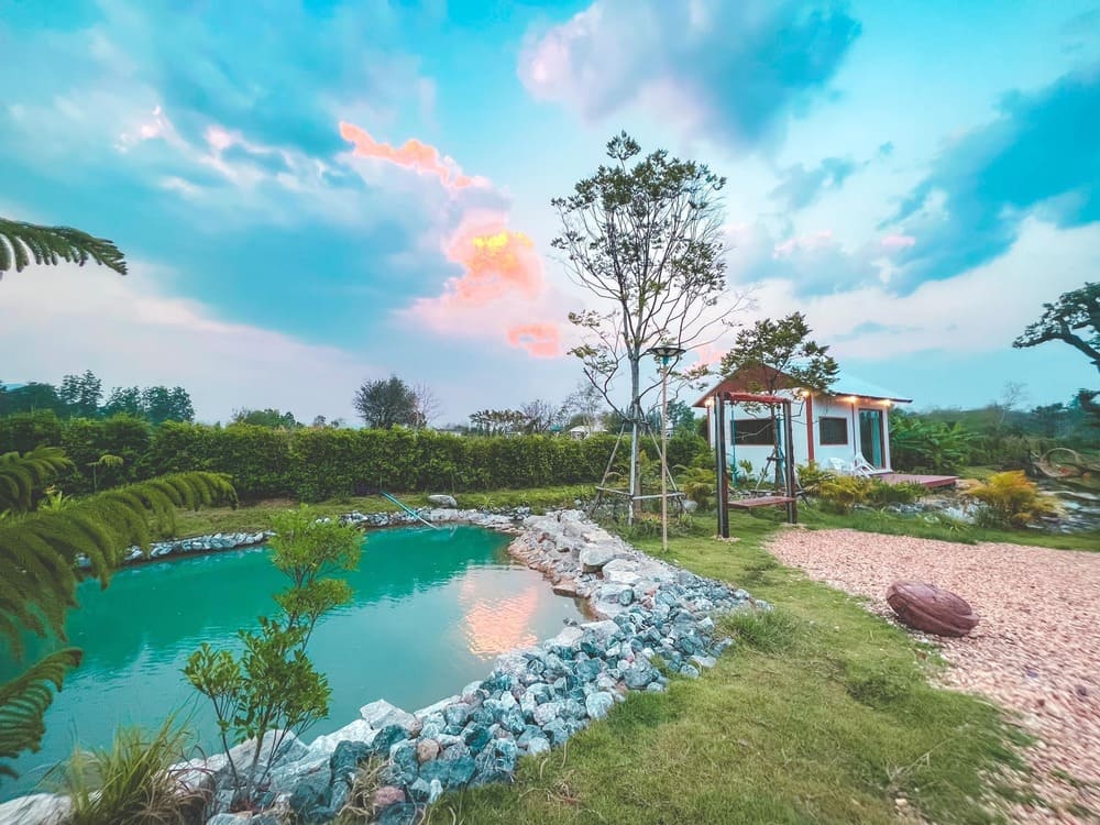 แอ่งน้ำเล็กๆ กับวิวธรรมชาติ