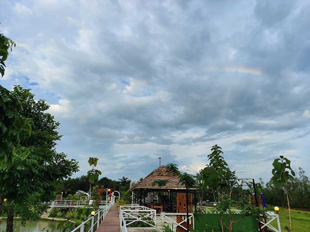 รูปมุมไกลของ ภูผาม่าน แกรนด์ รีสอร์ท 