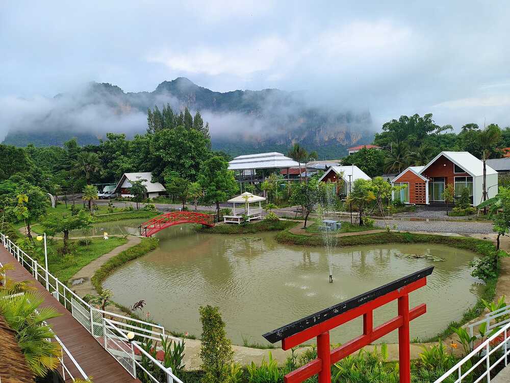 รูปถ่ายมุมสูงตัดกับภูเขา ภูผาม่าน แกรนด์ รีสอร์ท