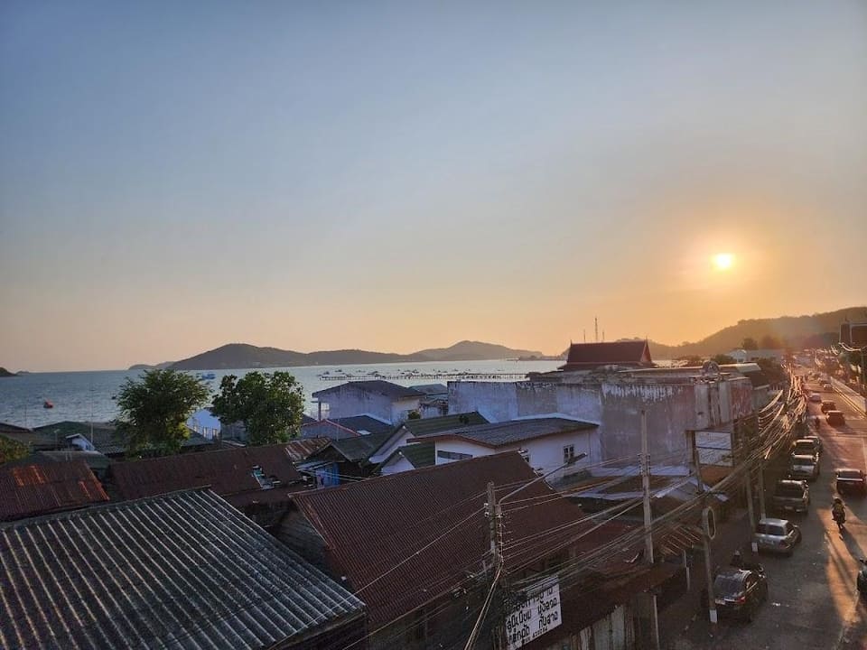 วิวสวยๆ ยามเย็น Sattahiptale Boutique Guesthouse