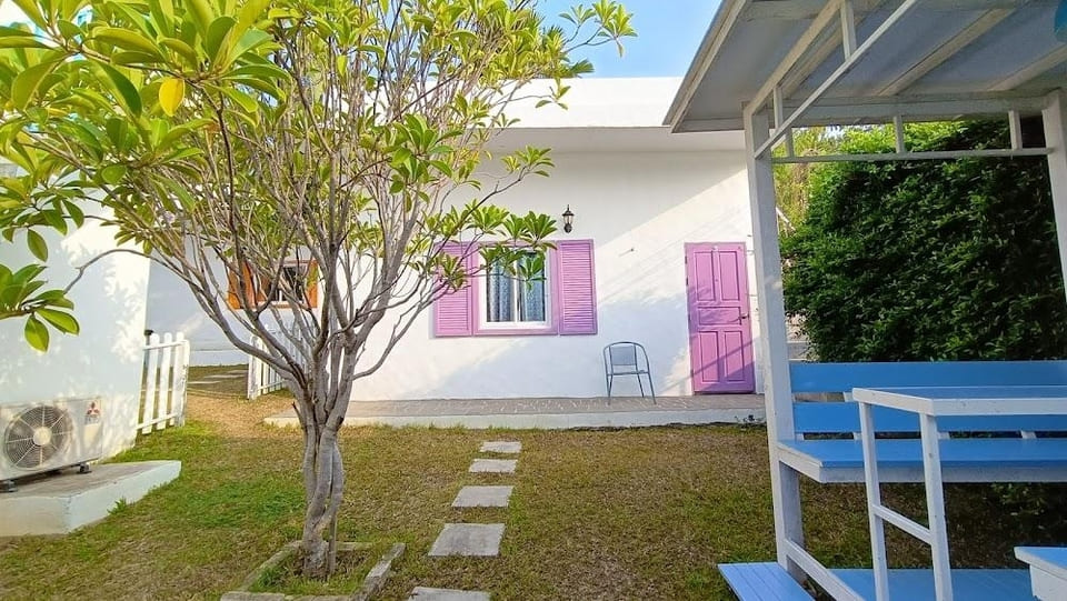 มีที่นี่งพักผ่อน หย่อนใจ Sea View Villa