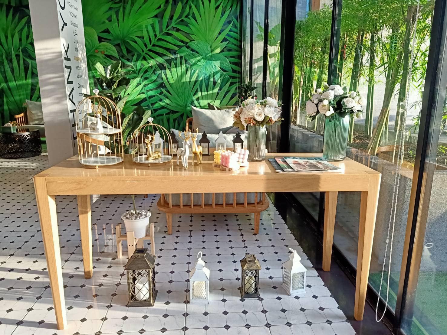 ภาพบรรยากาศในร้าน The Lake Cafe มุมถ่ายรูปสวยๆเพียบเลย