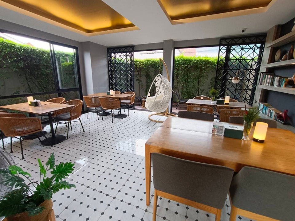 ภาพบรรยากาศในร้าน The Lake Cafe