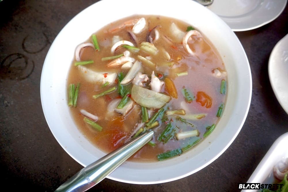 ต้มยำรวมน้ำใส แปลกแต่อร่อย
