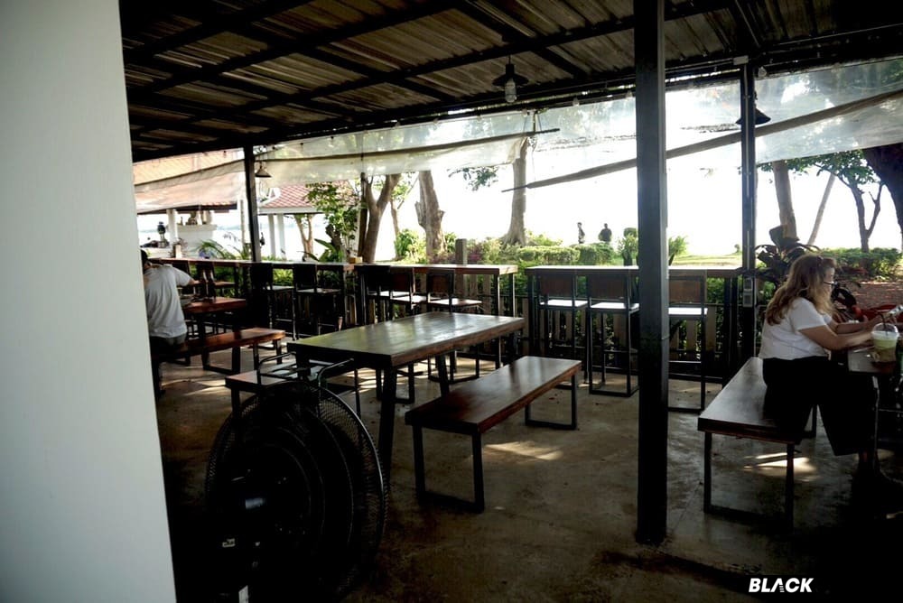 ภาพบรรยากาศที่นั่งของลูกค้า