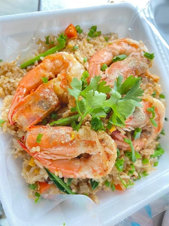 ข้าวผัดกุ้ง เมนูอาหารตัวอย่างของโรงแรมเดอะ เรสซิเดนซ์ เทพกาญจนา