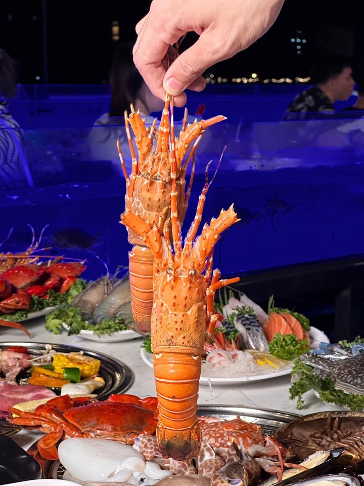 กุ้งสดๆ ย่างหอมมากๆ Kodtalay The Riverfront 