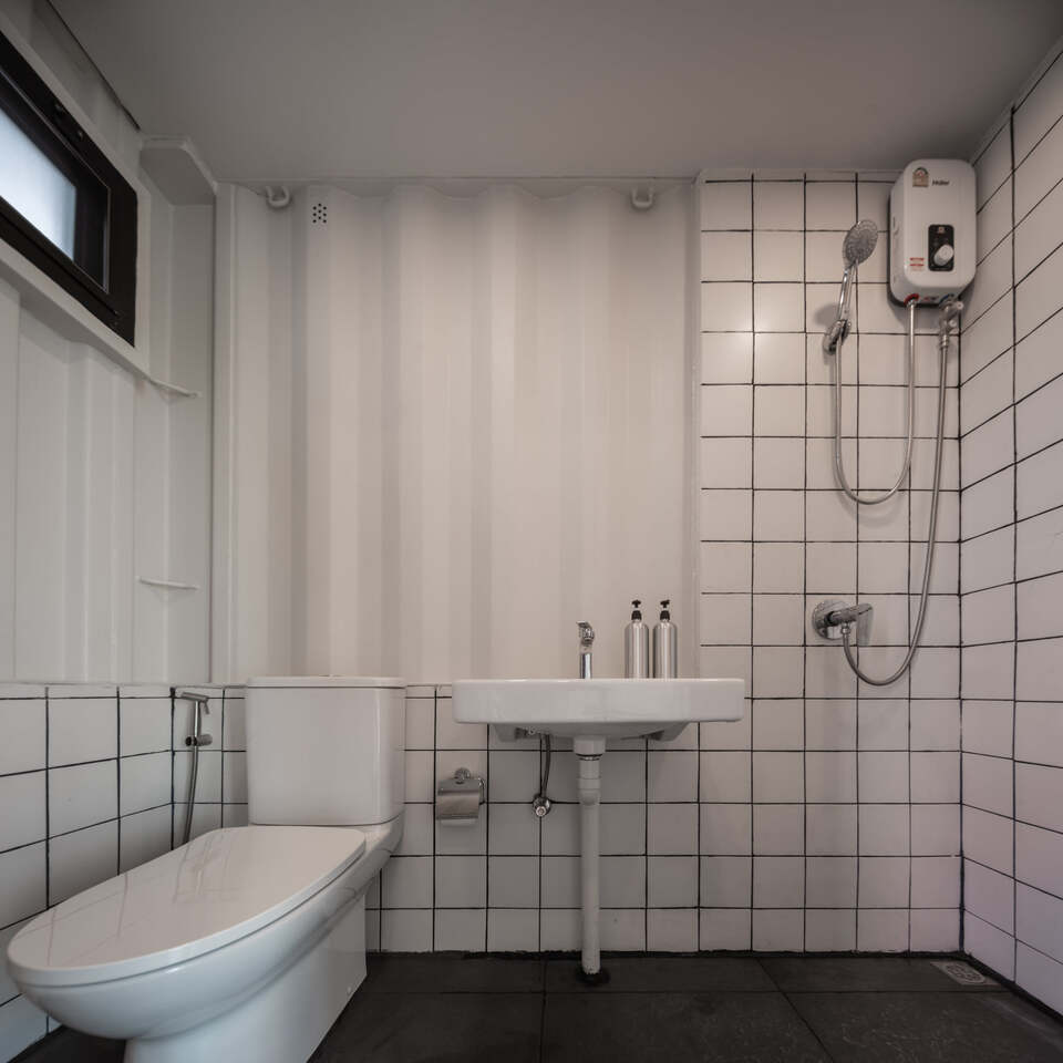 ห้องน้ำในห้องนอนชั้น 2