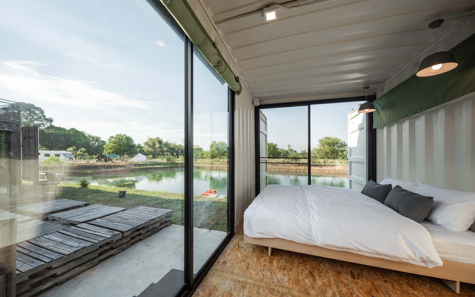 ห้องนอนชั้น1 ที่ตั้งอยู่ข้างลาน BBQ party รูปที่ 3