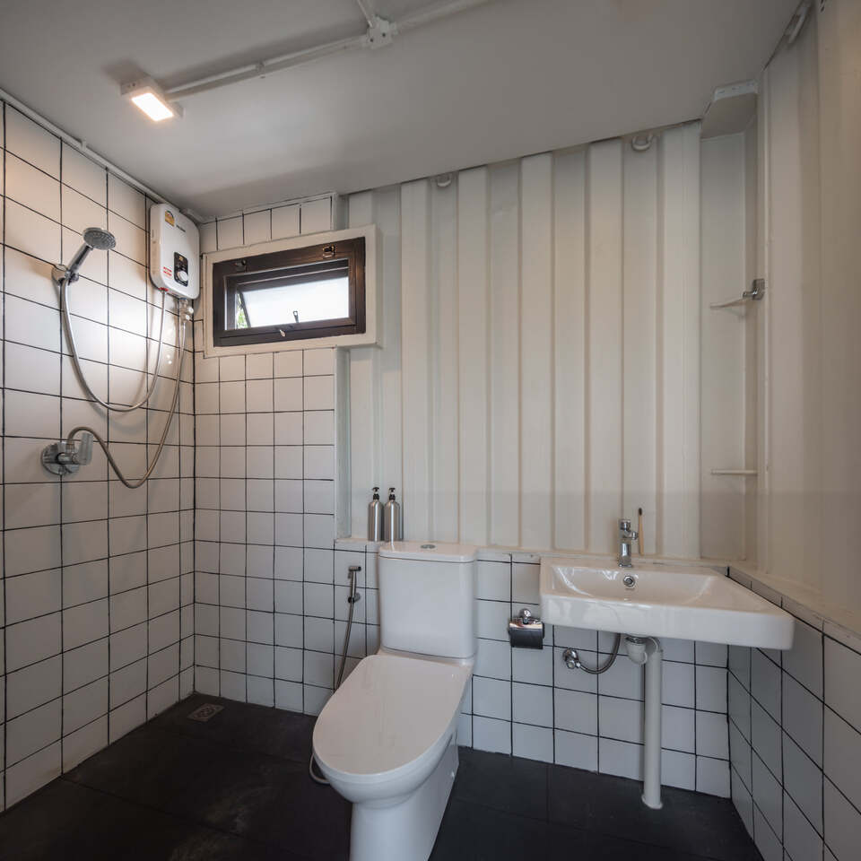 ห้องน้ำในห้องนอนชั้น 1