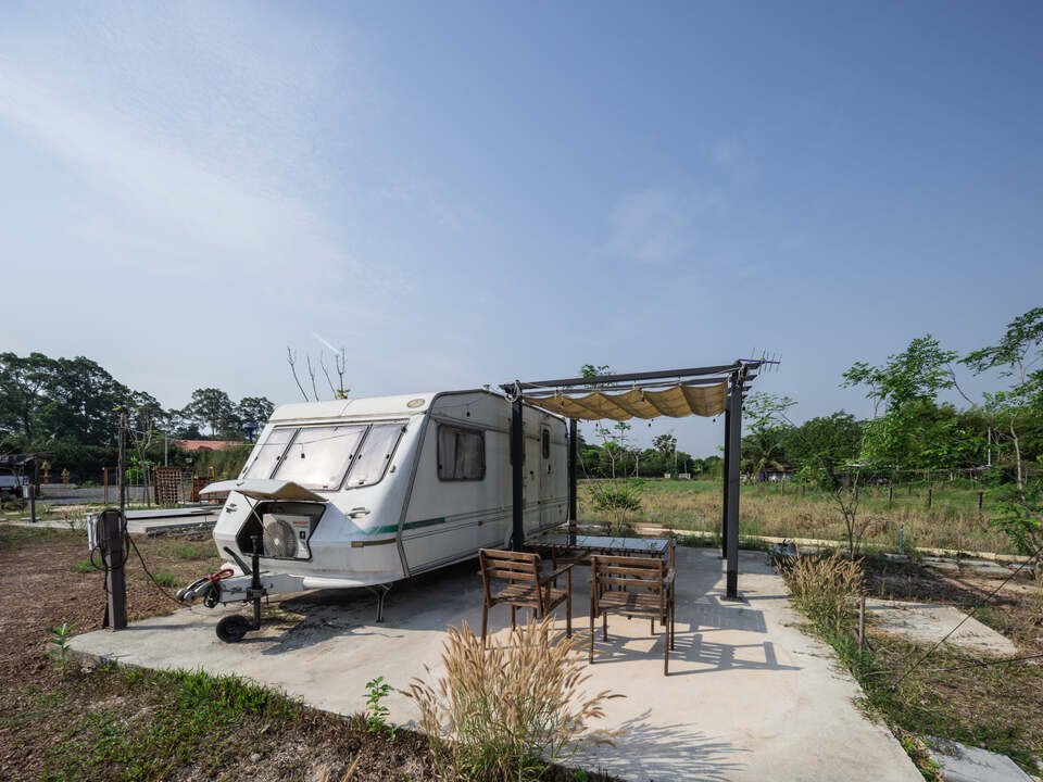 รถบ้าน และ ลานนั่งเล่น