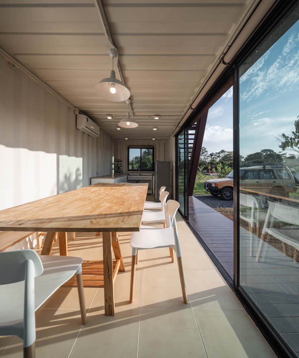 โต๊ะทานอาหารสำหรับ 8-10 ท่าน