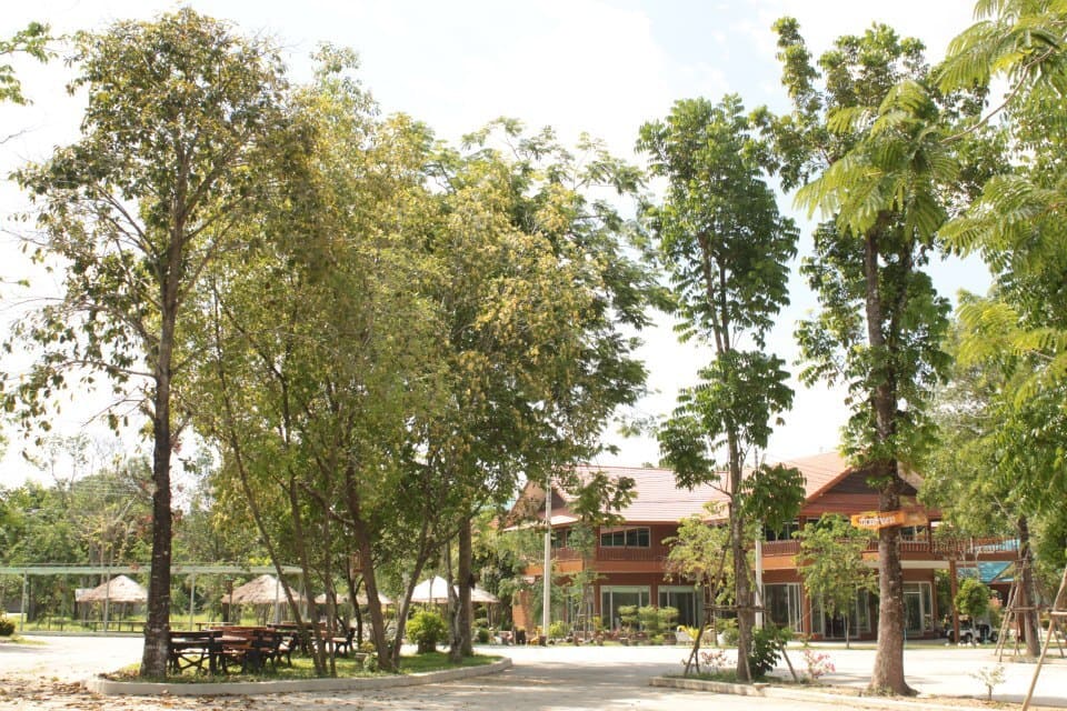 ภูโอบ น้ำใส คันทรี รีสอร์ท นครนายก