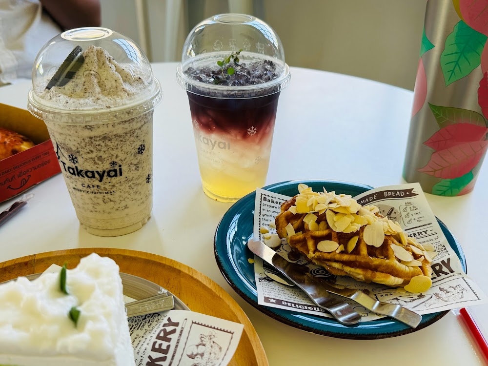 เมนูเครื่องดื่มและของทานเล่นใน Takayai Cafe 