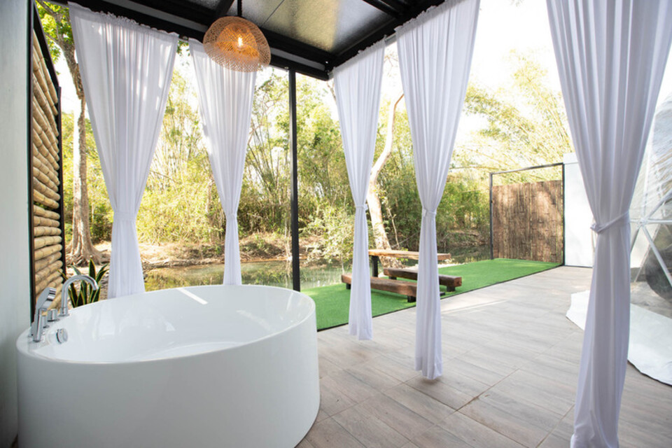 แช่น้ำชมวิวเพลินๆ The Chamuang Forest