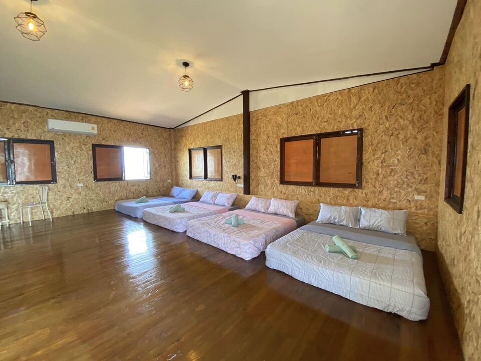 ห้องเหมาะสำหรับนอนกันหลายๆคน อบอุ่นดี บ้านปริญญา โฮมสเตย์ แอนด์ คาเฟ่