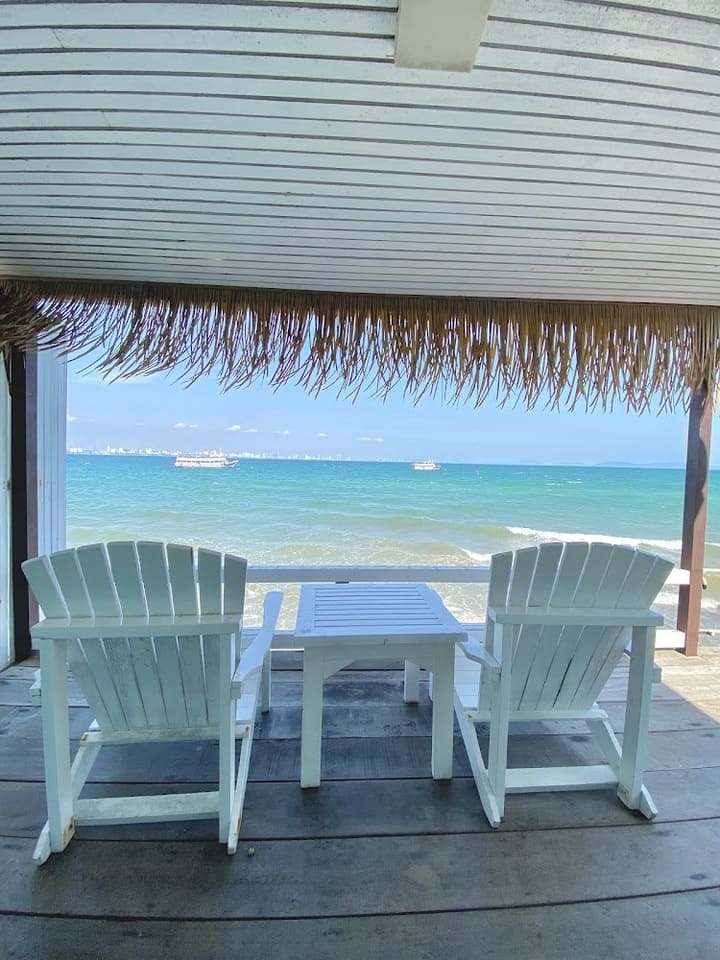 วิวสวยๆหน้าห้อง บ้านริมน้ำ เกาะล้าน