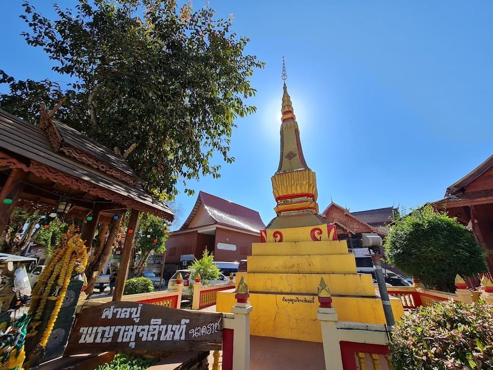 เป็นวัดเก่าแก่โบราณที่มีอายุมายาวนานหลาย 100 ปี ที่เที่ยวเชียงคาน