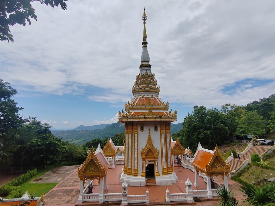 วัดพระพุทธบาทภูควายเงิน ที่เที่ยวเชียงคาน
