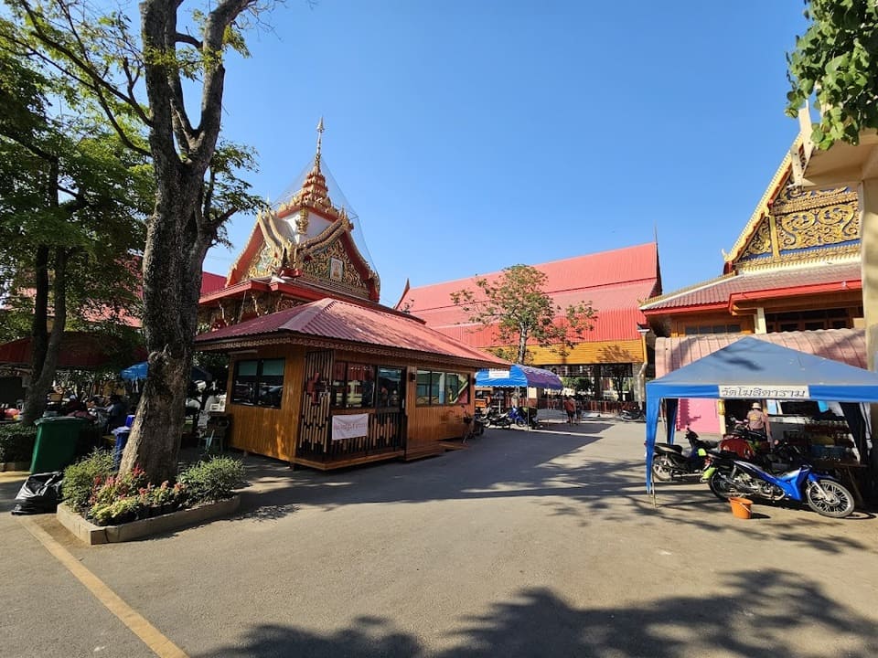 บรรยากาศภายในเขตบริเวณวัด วัดโฆสิตาราม (หลวงพ่อกวย)