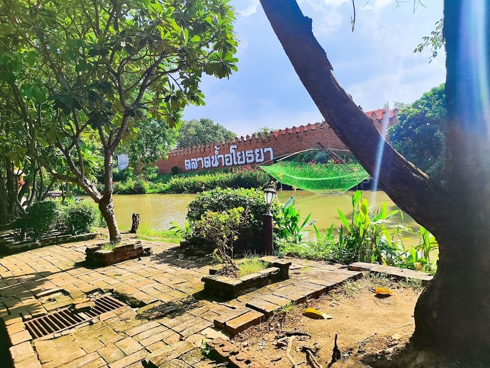 ตลาดน้ำสุดคลาสสิคใจกลางเมืองอยุธยา 
 ตลาดน้ำอโยธยา