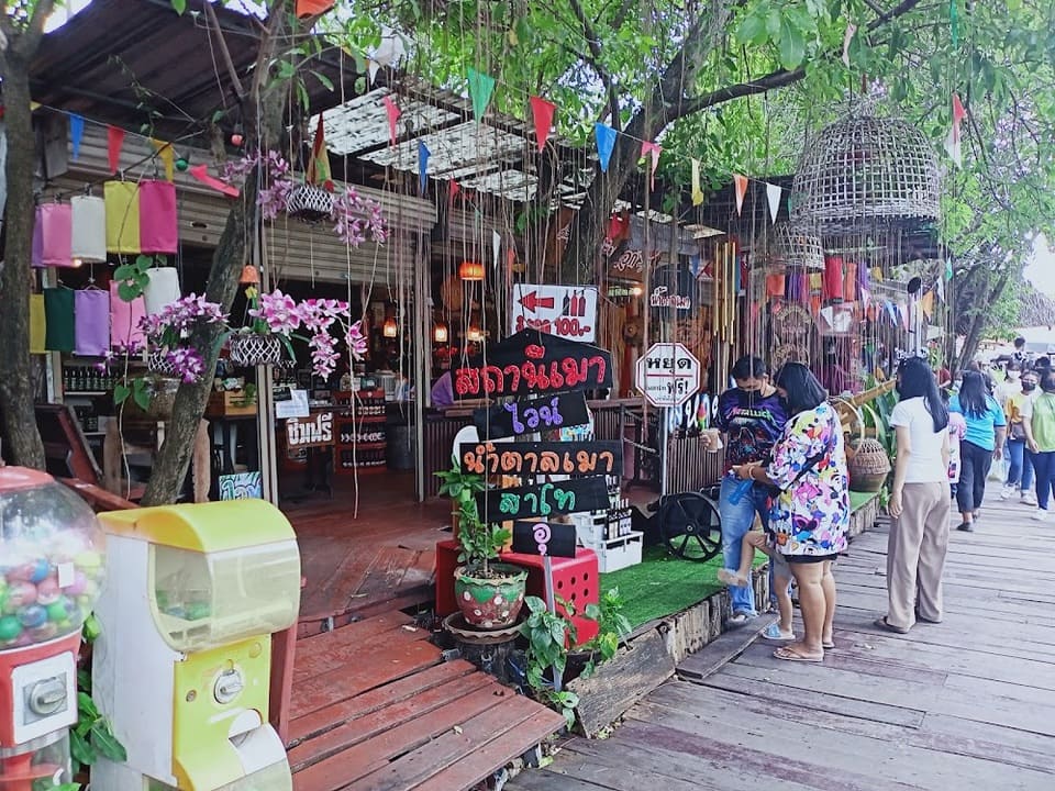 ของกินมีเยอะมาก ตลาดน้ำอโยธยา