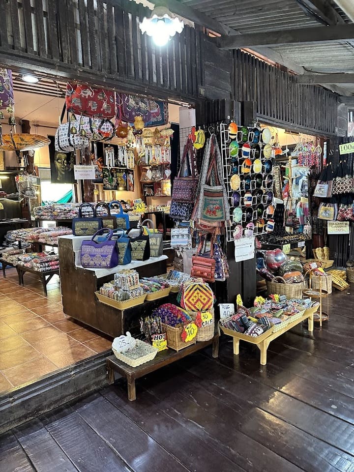 มีของหลากหลายให้เลือก ตลาดน้ำอโยธยา