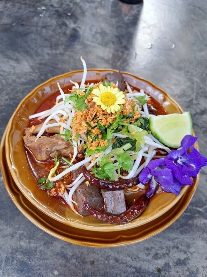 น้ำเงี้ยวอร่อยมากๆ ต้นบัว CAFE