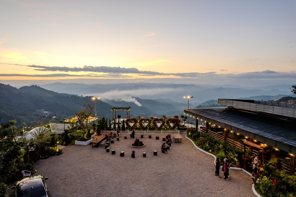 บรรยากาศสุดโรแมนติก บ้านสวนภูวิน